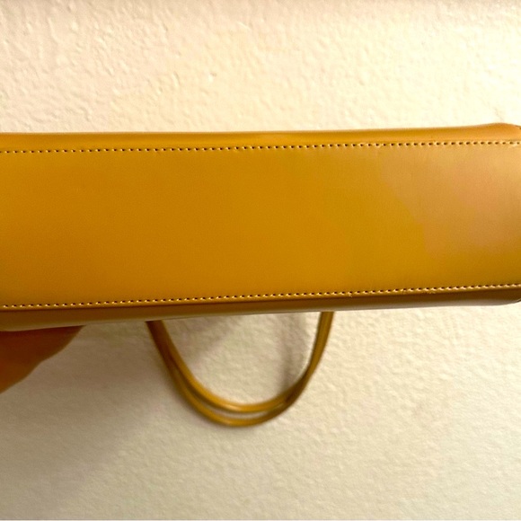 Elegant Tan Handbag - Picture 6 of 8